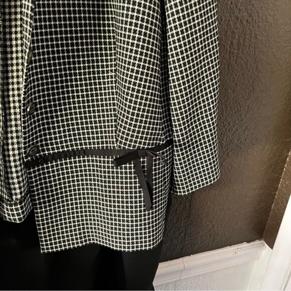 Black & White Giorgio Sant’ Angelo Patterned Skirt Suit Ruffle Bottom, Size 24W - Picture 4 of 13